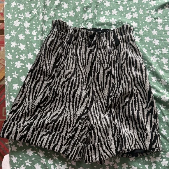 Self Portrait, US4, UK8, Sequined shorts, never worn, NWOT, Price Firm - Picture 2 of 5